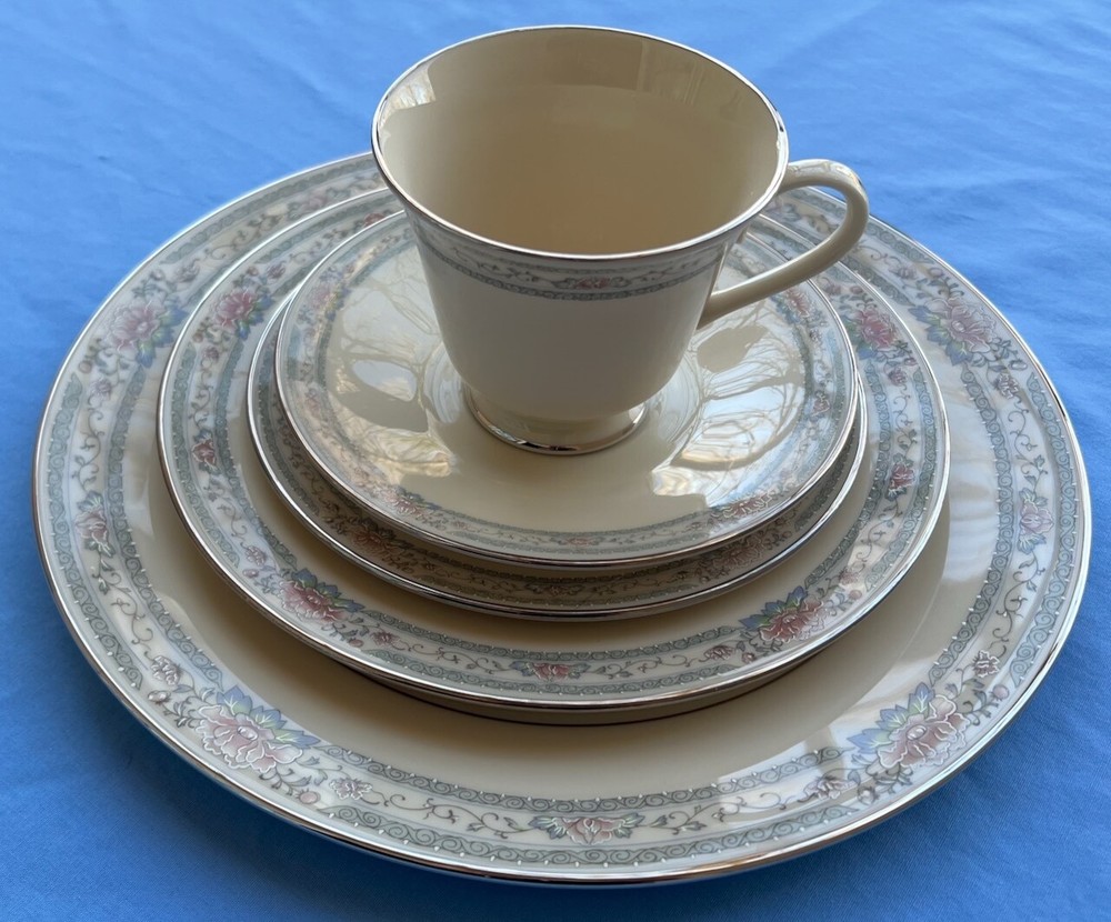 Lenox Charleston  5-Piece Place Setting USA Mint