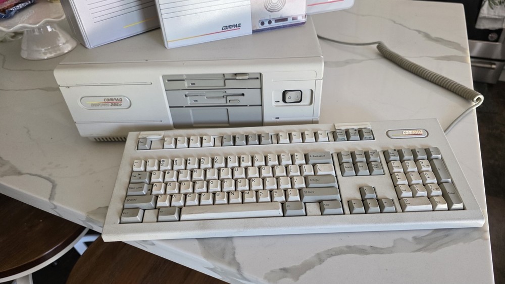 Vintage Compaq 286 E Desk Pro Computer W/ Manuals