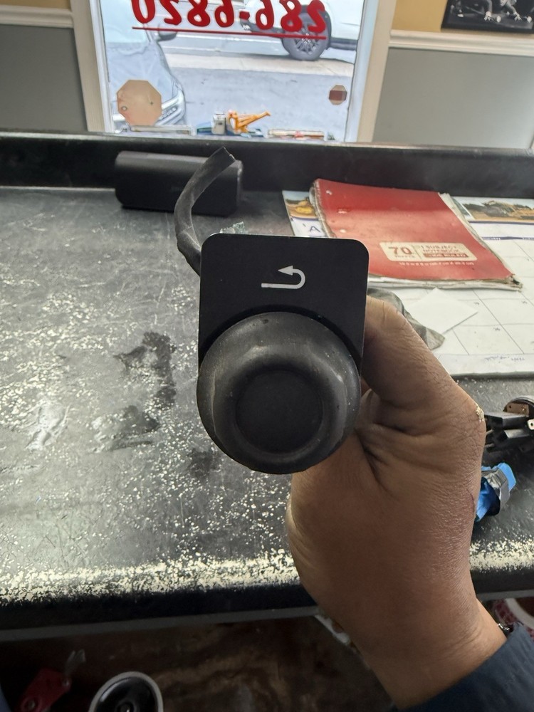 PACCAR MENU CONTROL SWITCH Q27 1012 102