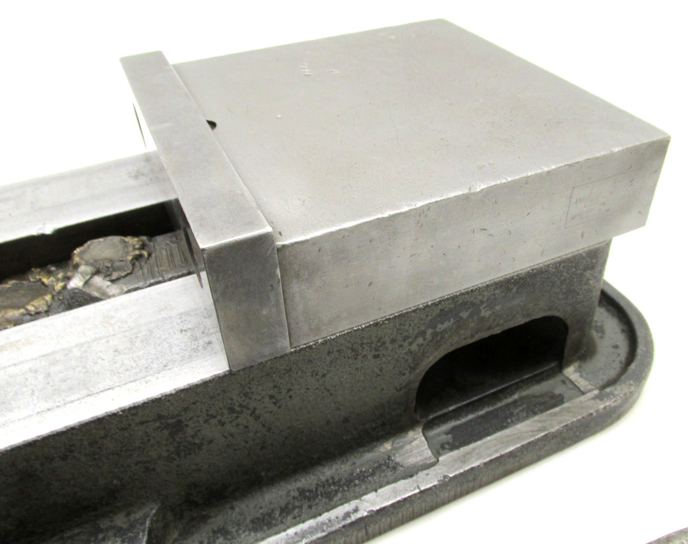 KURT ANGLOCK 6" MILLING MACHINE VISE w/ JAWS & HANDLE - #D60