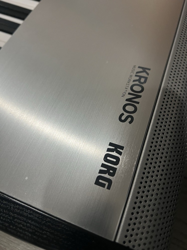 Korg Kronos 2 88 Platinum