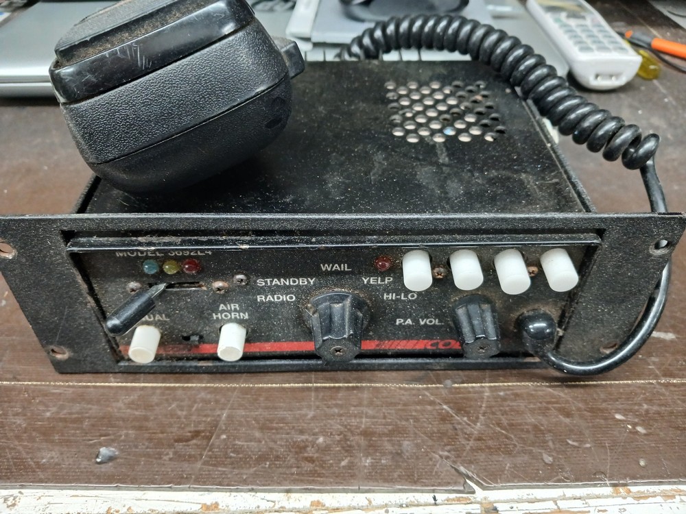 CODE 3 V-Con Model 3672L4 Radio with Microphone UNTESTED