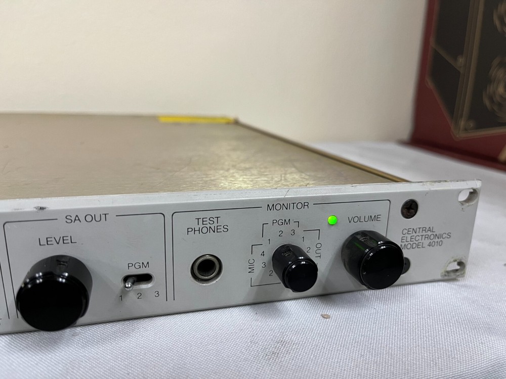 RTS Telex Model 4010 Central Electronics Series 4000 IFB System