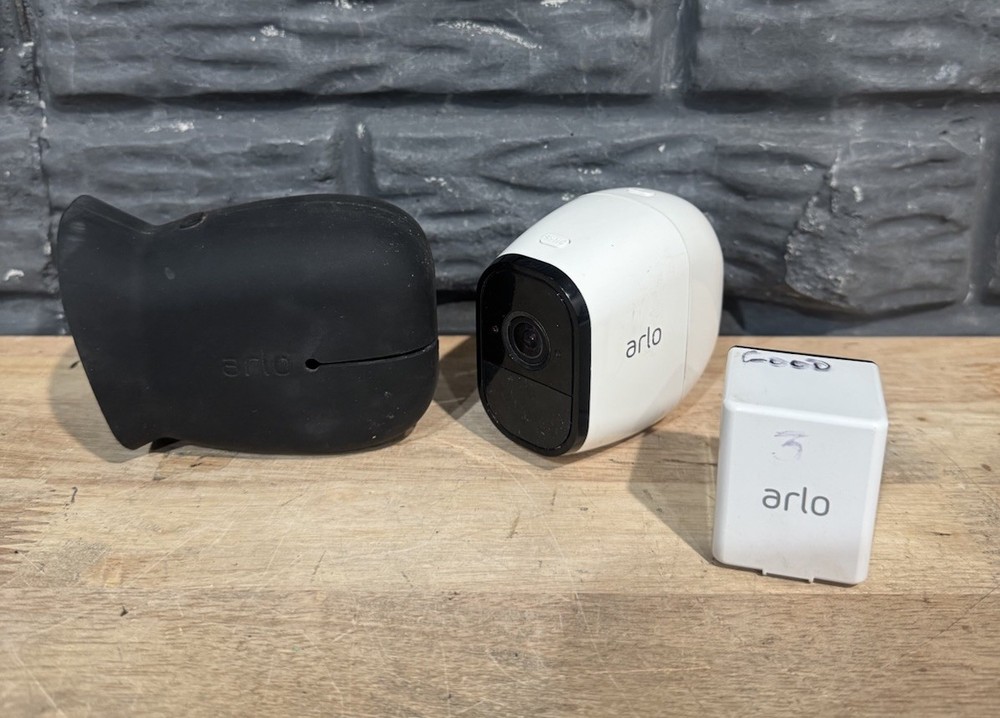 Netgear Arlo Pro VMC4030 Wireless Security Camera - W/Battery & Cover WORKING