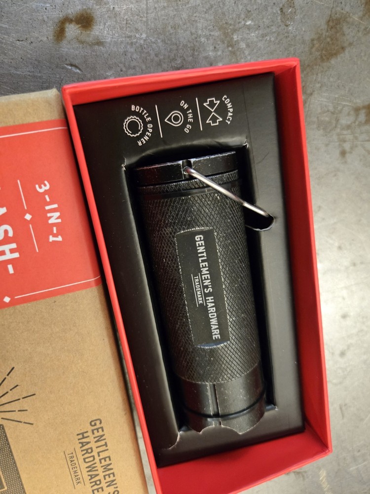 Gentlemans Hardware Tradmark Flash Light Lantern No 599