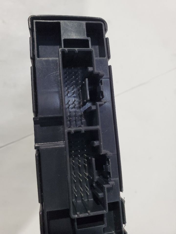 2022 Chevrolet Equinox OEM Network Gateway Control Module13542827