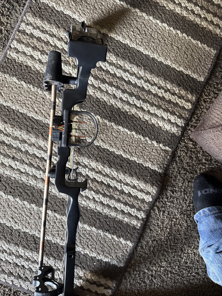 compound bow right hand used