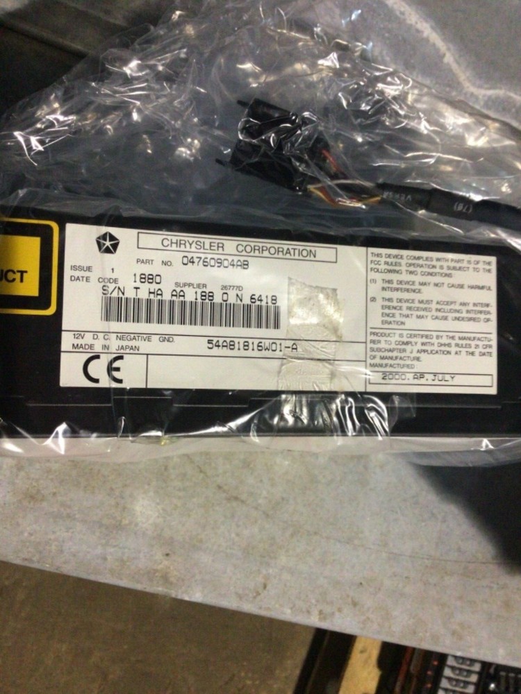 NEW MOPAR CD CHANGER OEM 82203465 CHRYSLER