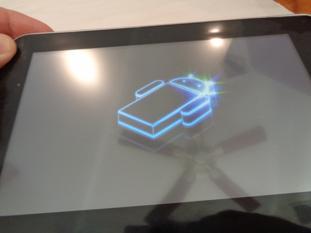 MID TABLET PC OS. 4.0 WITH BOX.