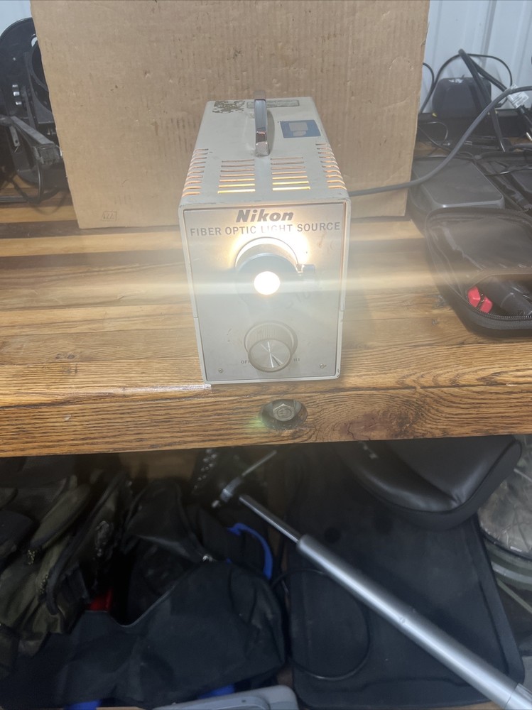 Nikon FIBER OPTIC LIGHT SOURCE