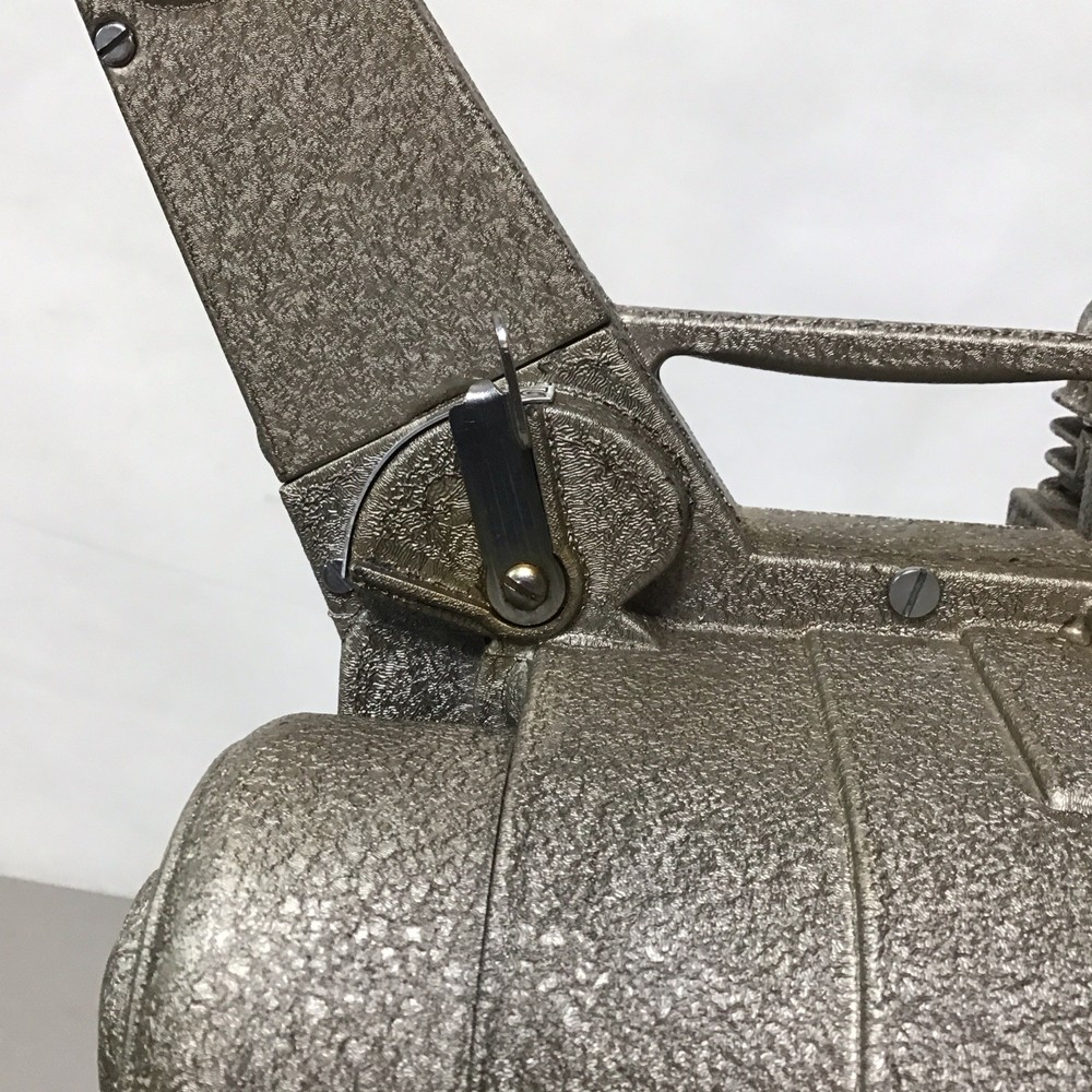 VNTG Working Keystone Regal K109 8mm Projector with Case