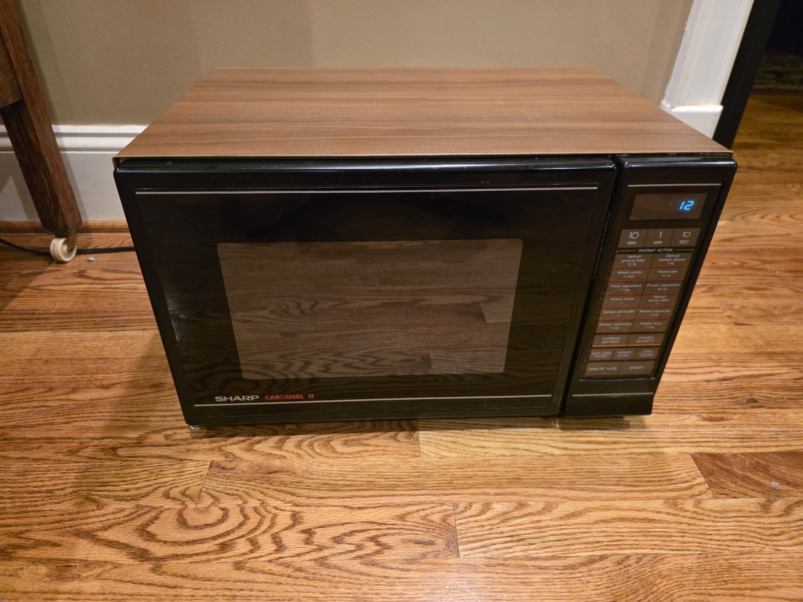 Vintage Sharp Carousel  Microwave Oven Model R-4A70  1988 Faux Wood Grain CLEAN