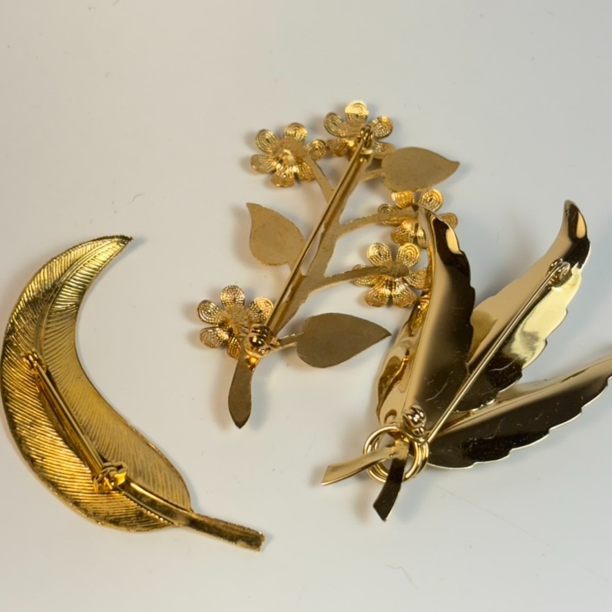 Brooch Pin Gold Tone Leaf Shapes Delicate