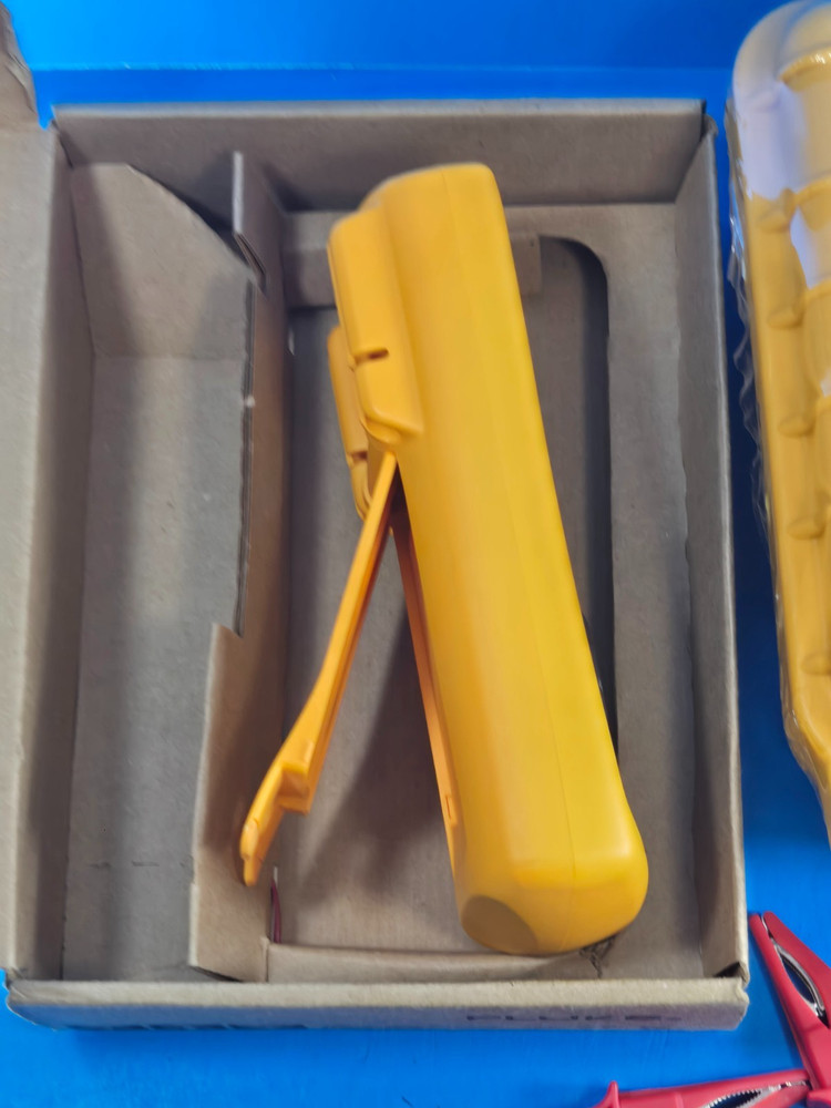 Fluke 712b RTD Calibrator Pristine!