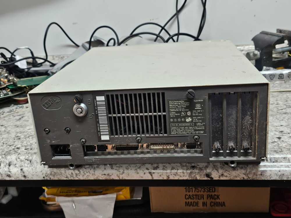 Retro Vintage IBM Personal System/2 PS/2 Model 50Z Computer Powers / Posts