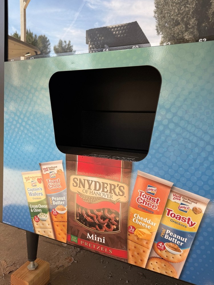 Wittern 3589 Combo Snack & Drink Vending Machine – Card Reader + Bill Acceptor