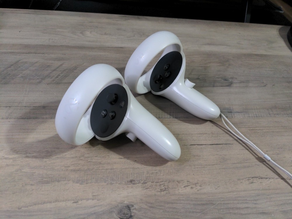 Oculus Meta Quest 2 VR Headset 128GB + Controller Pair + Anker Charger