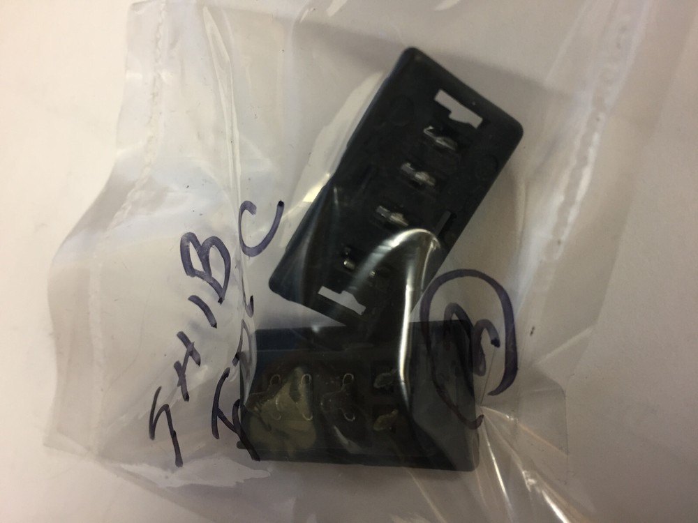 SH1B-05 IDEC SOCKETS  IDEC NOS 2PCS