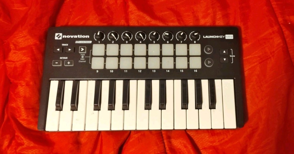 Novation Launchkey Mini MK2 25-Key Midi Controller for Ableton Live