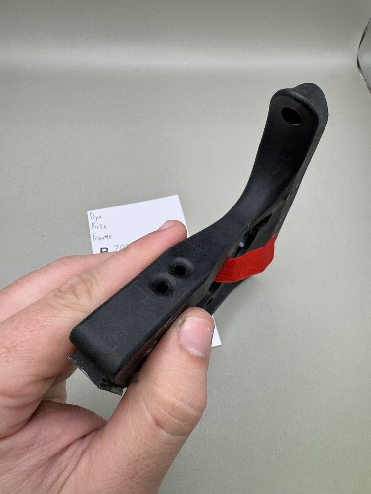 Dye Prize Frame Black