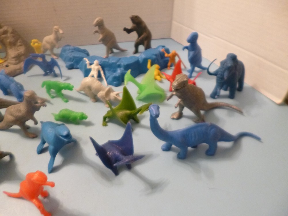 MPC DINOSAUR LOT - 39 PIECE'S