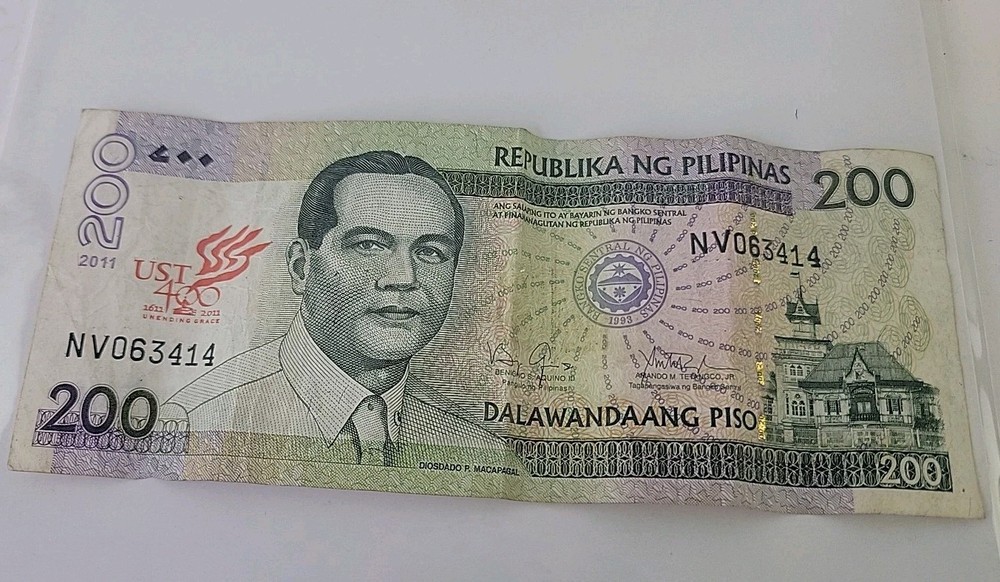 Philippines 200 Piso 2011 Circulated.