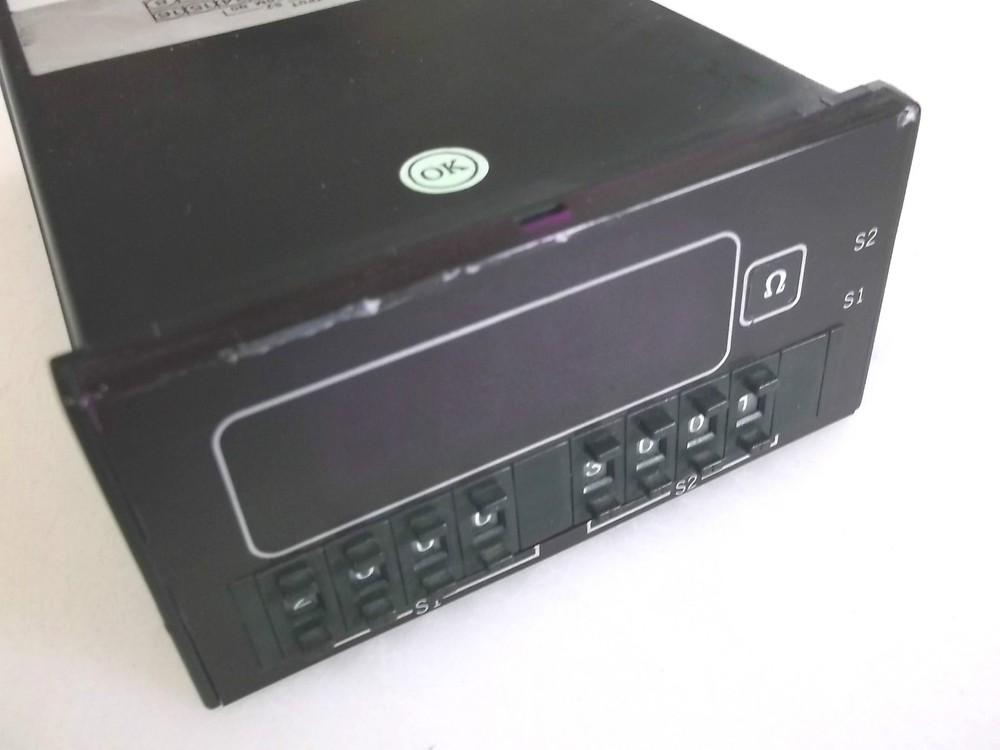 Omega S2-400A DC 0-10V Panel Mount Counter / Meter