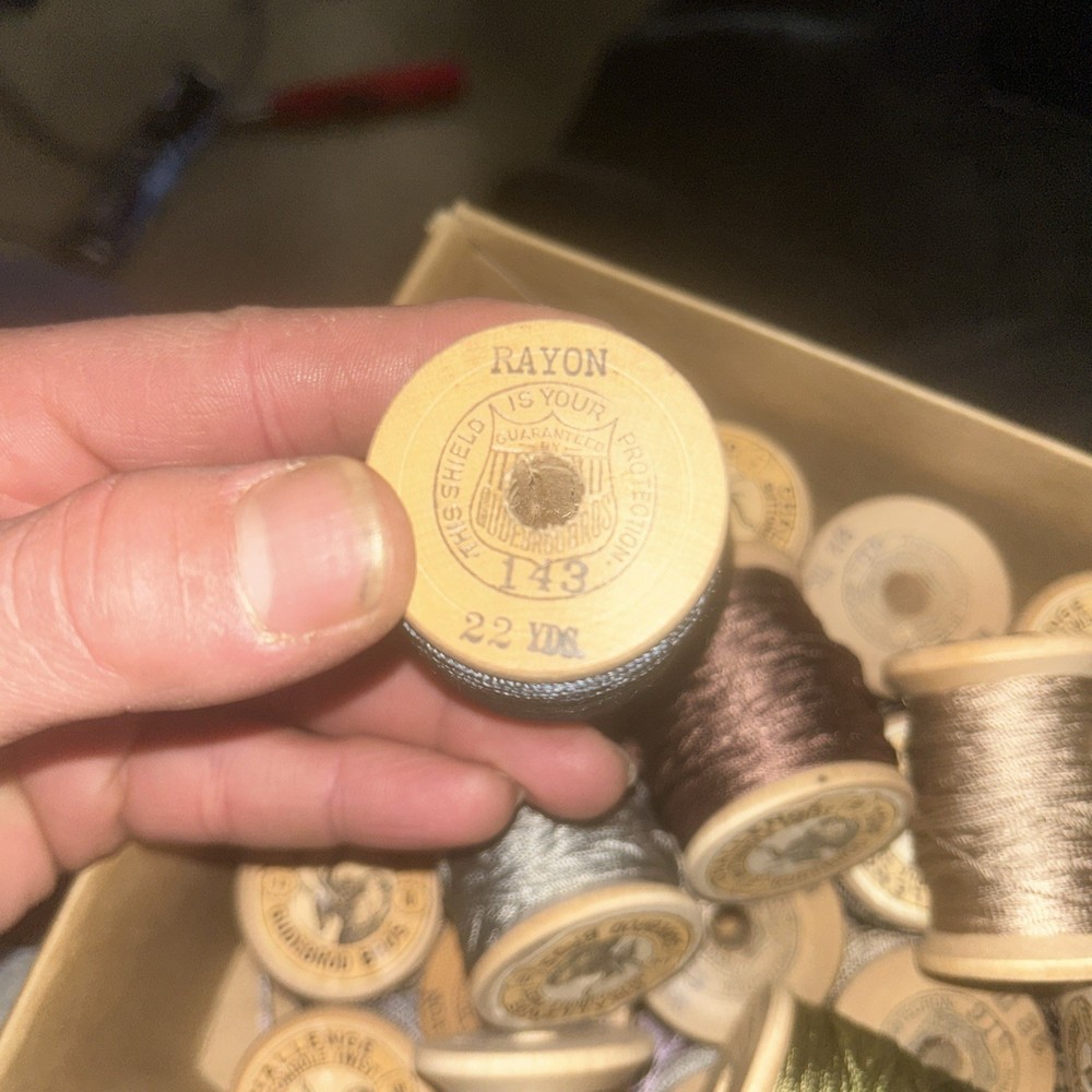 Guidebrod Bro’s Rayon Buttonhole Twist Thread