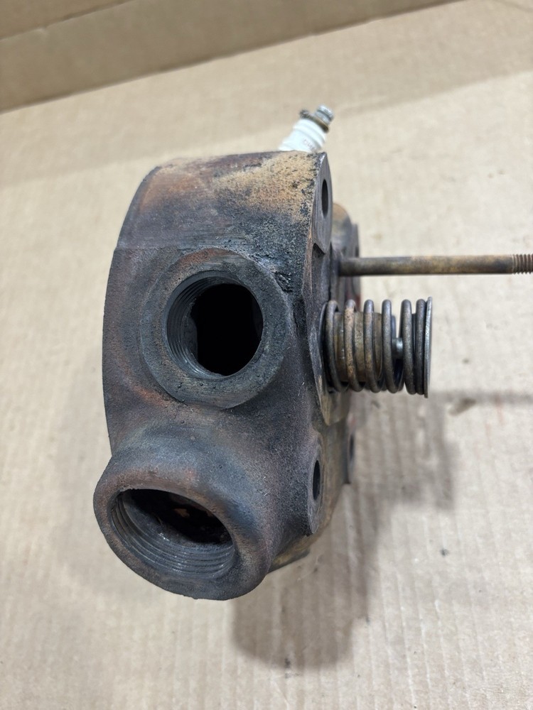 3-5 HP IHC LA LB Engine Cylinder Head