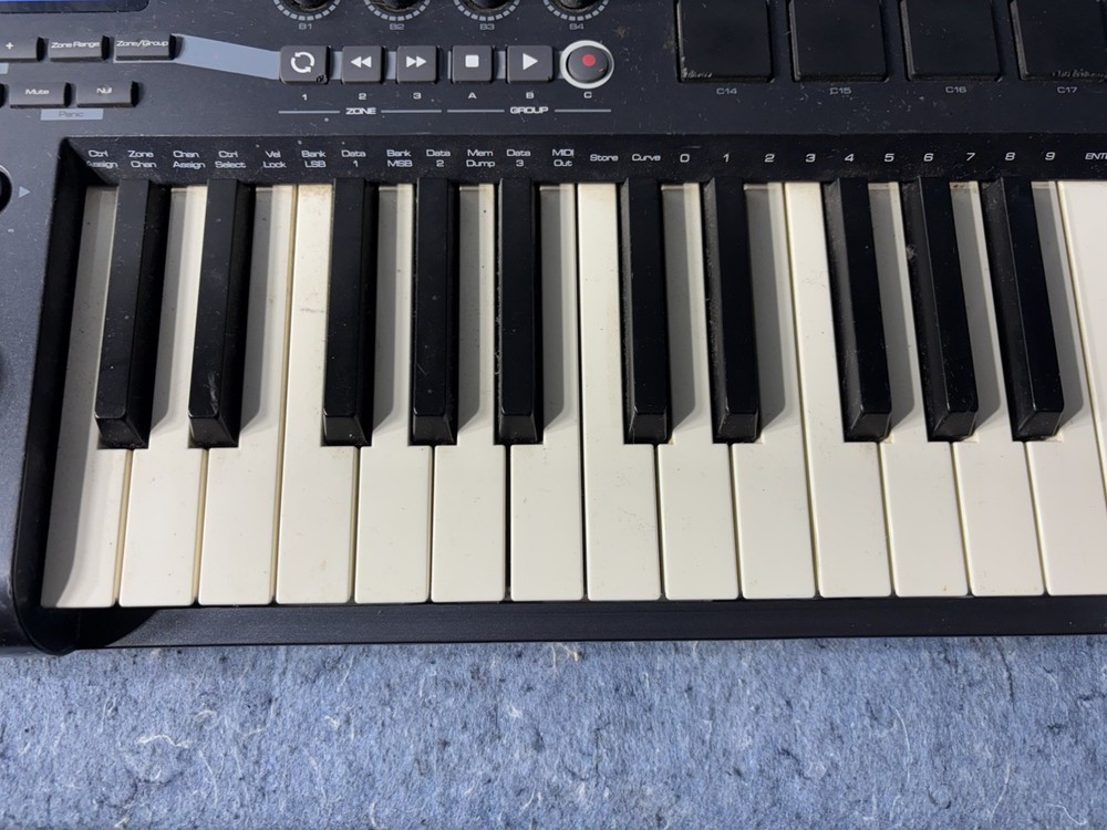 M-Audio Axiom 25-Key Semi-Weighted USB Midi Keyboard Controller read description