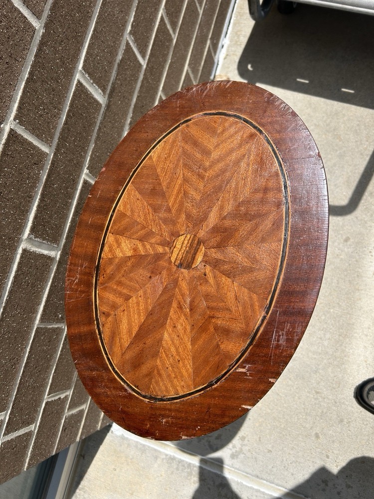 Oval Walnut End Table / Side Table (ET664)