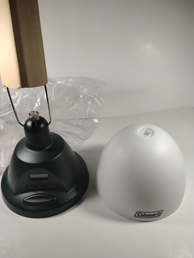 Coleman Deluxe Table Lamp Lantern Clock New