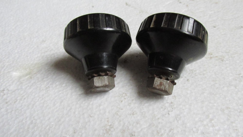 TWO PORTER CABLE KNOBS FOR ROUTER BASE