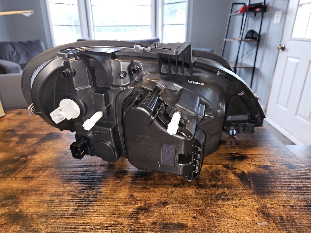 M2 106 112 Headlight Headlamp Driver Side Left For 2003-2018 Freightliner