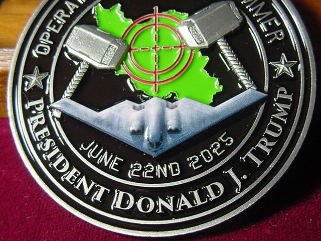 Official President Trump Challenge coin-Operation Midnight Hammer-Free Shipping