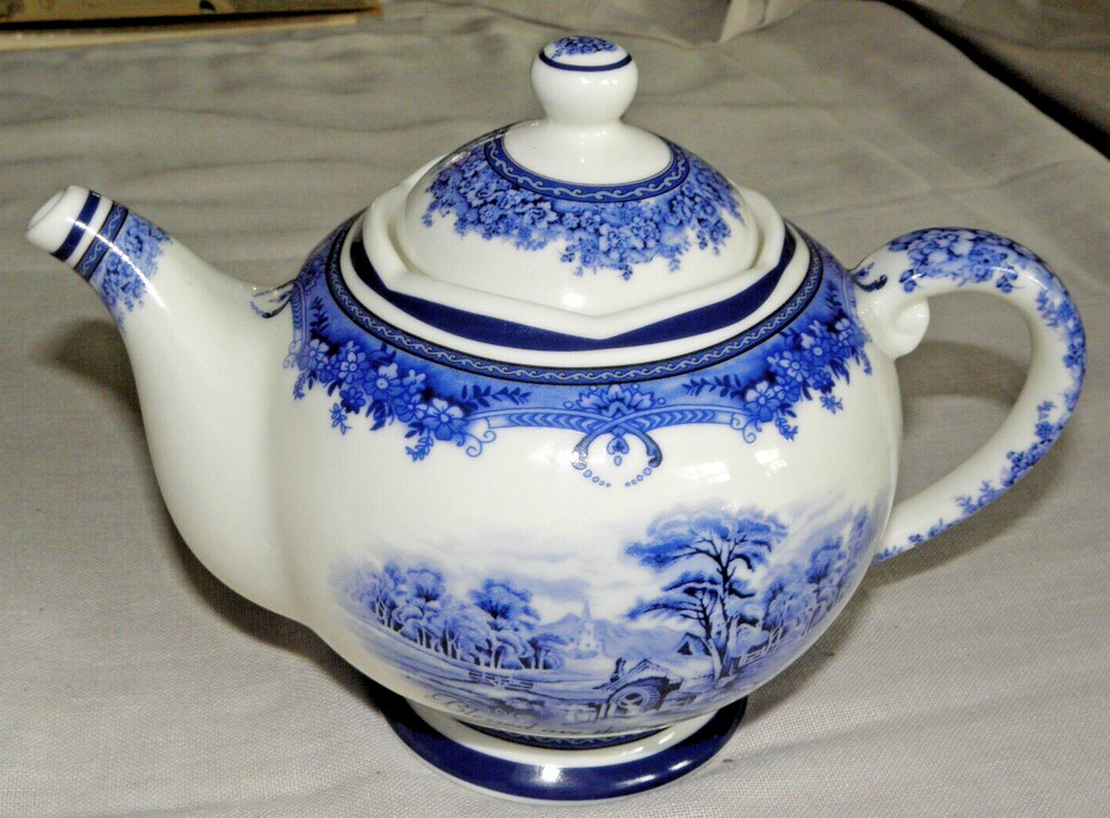 Brownlow Heritage China Kensington Blue Pattern 2004 - 4 Cup Teapot