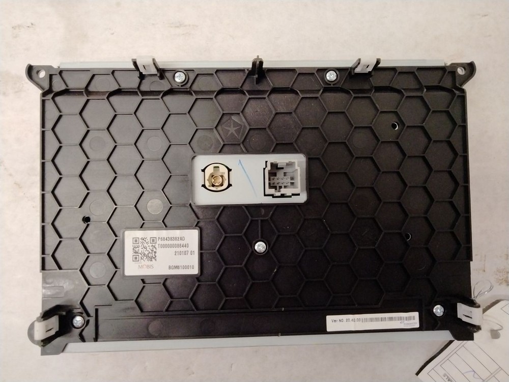 Info-GPS-TV Screen Display Front Dash Silver Bezel Fits 21-23 PACIFICA 2894557