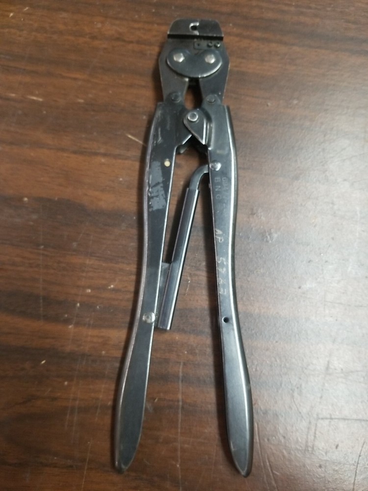 AMP 69477-2-G BNC Crimping Tool