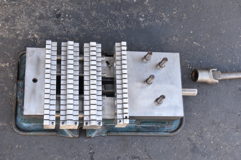 Kurt D80 Anglock Milling Machine Vise 8" wide