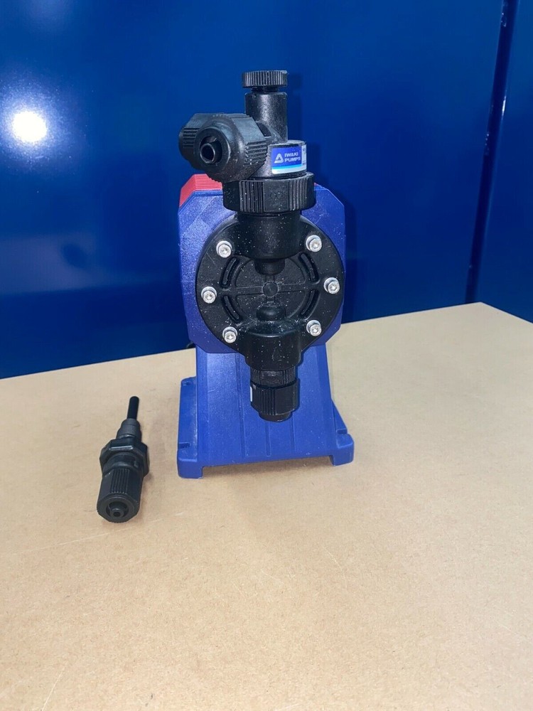 Walchem Series Metering Pump EHE46E2-PCV 