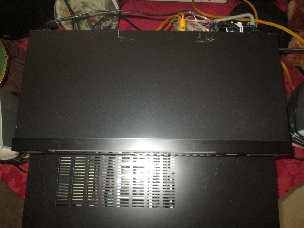 Hitachi FT-D100 AM/FM Stereo Tuner