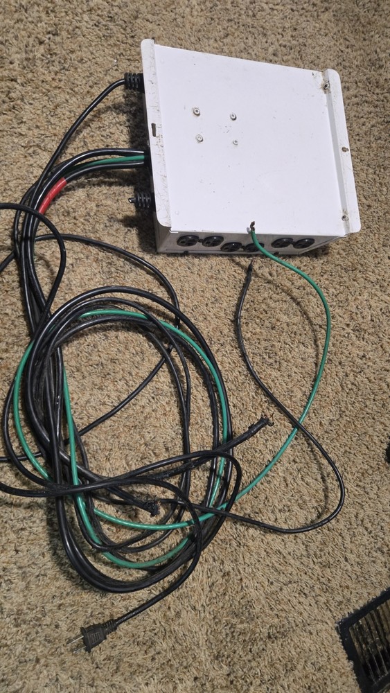 Titan Controls Helios 18, 12-Light 240 Volt Controller