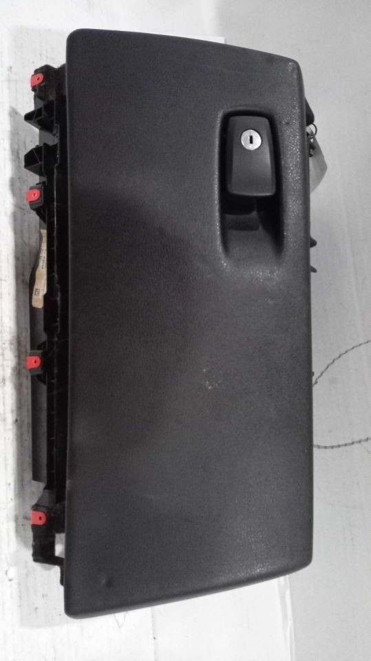 X5        2018 Glove Box 534972