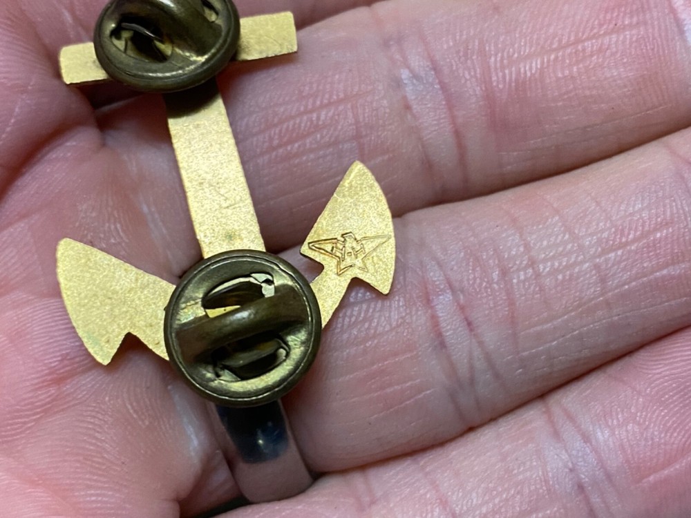 ORIGINAL WWII US NAVY CPO DRESS HAT CAP PIN INSIGNIA