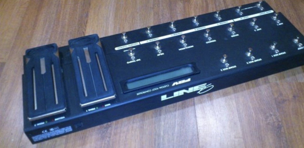 Line 6 FBV Digital Multi-Effects Pedalboard Controller for Electric Guitar