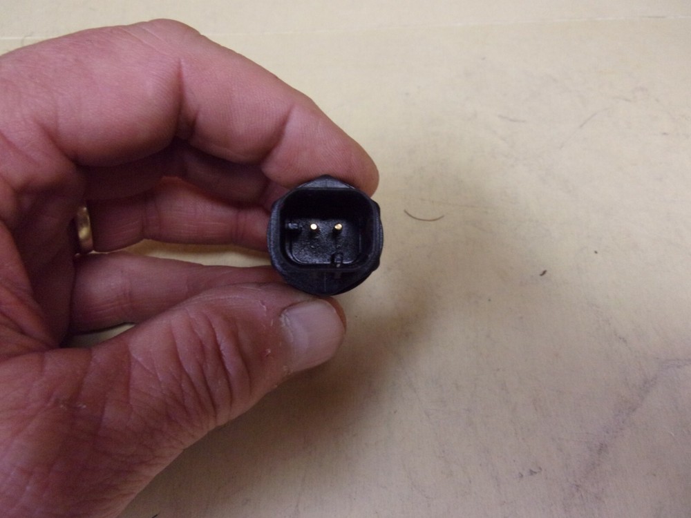 Caterpillar 256 6453-03 Temperature Sensor