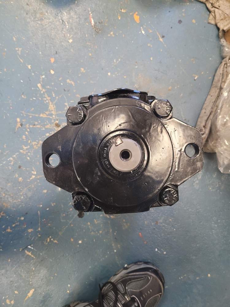 Labrie\Denison Hydraulic Vane Pump Model 712450 hypo1507