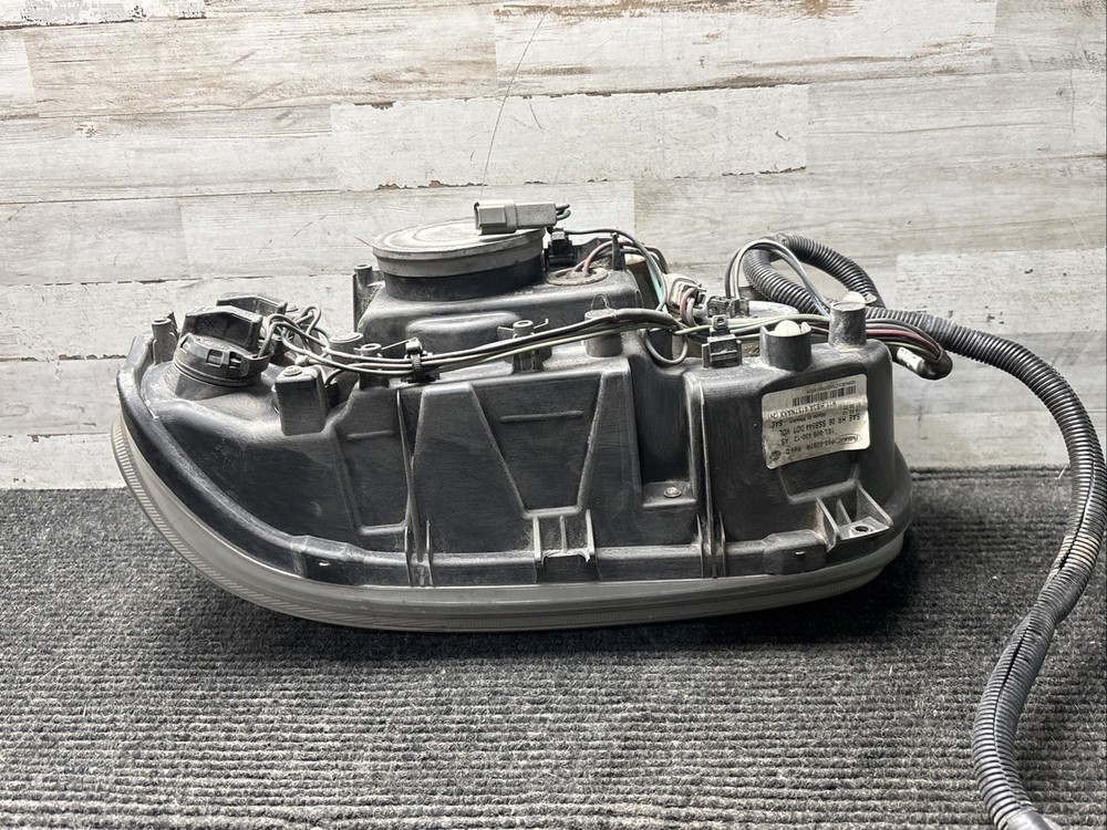 Used HEADLIGHT ASSEMBLY RIGHT PETERBILT P54-6087R