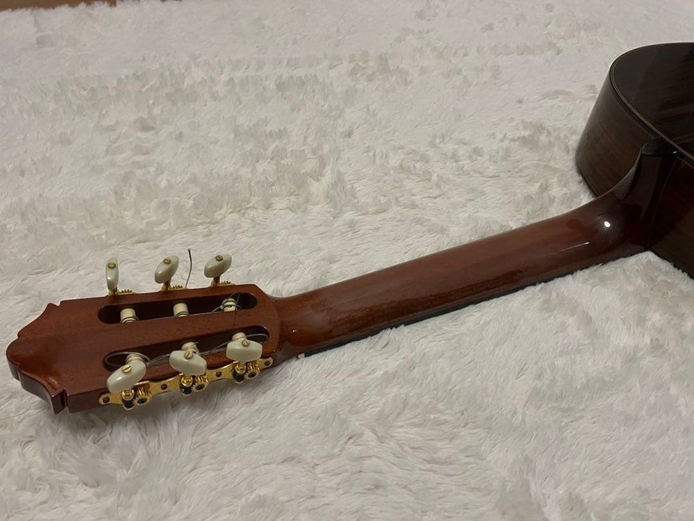 Yamaha CGN2 Classical Guitar With Hard Case Excellent Condition