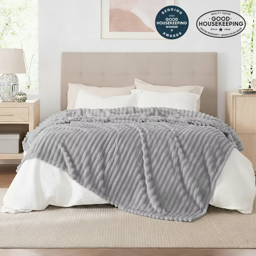 Bedsure Full/Queen Plush Blanket Light Gray